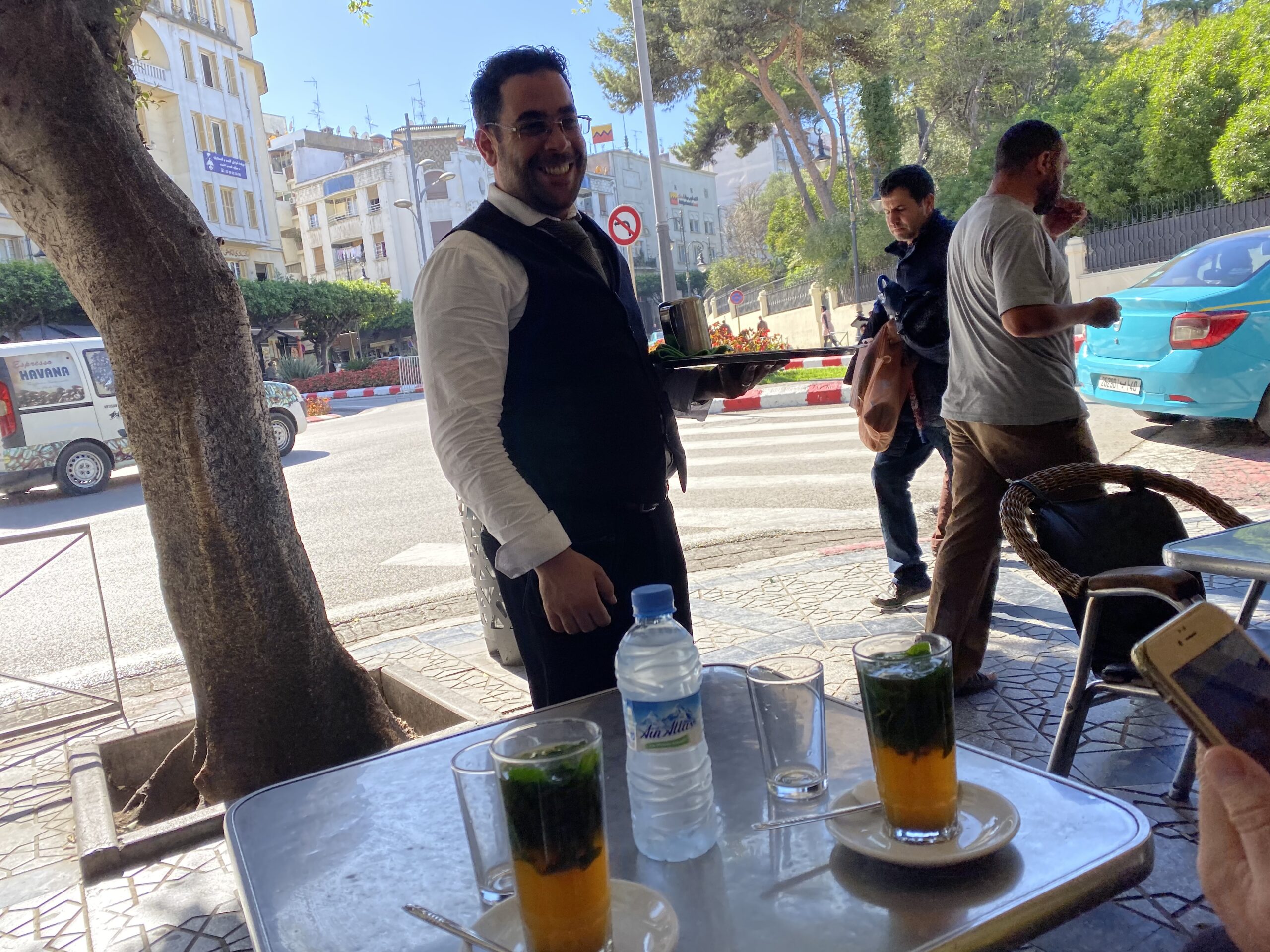 モロッコ タンジェで本物の現地人に教えてもらった 現地人が通うレストラン 亀沢電波